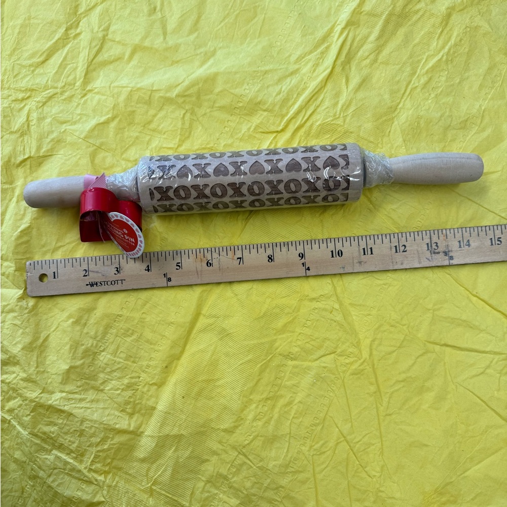 NWT Two’s Co. Embossed rolling pin with cookie cutter